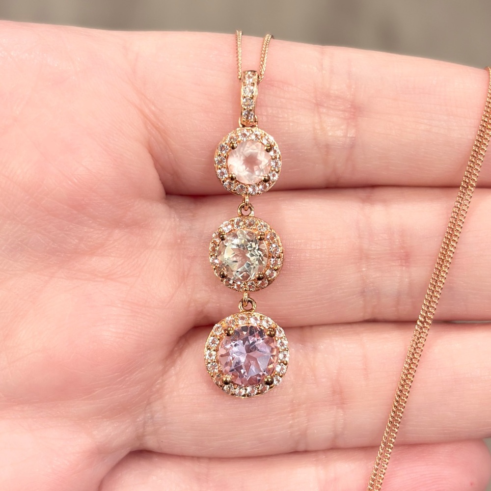 Elegant Gold and Pink Pendant Necklace - Picture 3 of 12